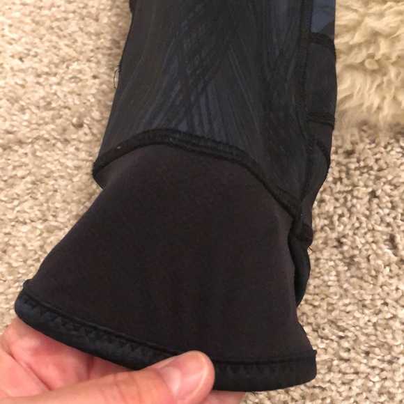 Lululemon Fresh Mesh Run Crop Wind Chill Deep Navy  25” Inseam w Pockets Size 4 - Picture 14 of 16